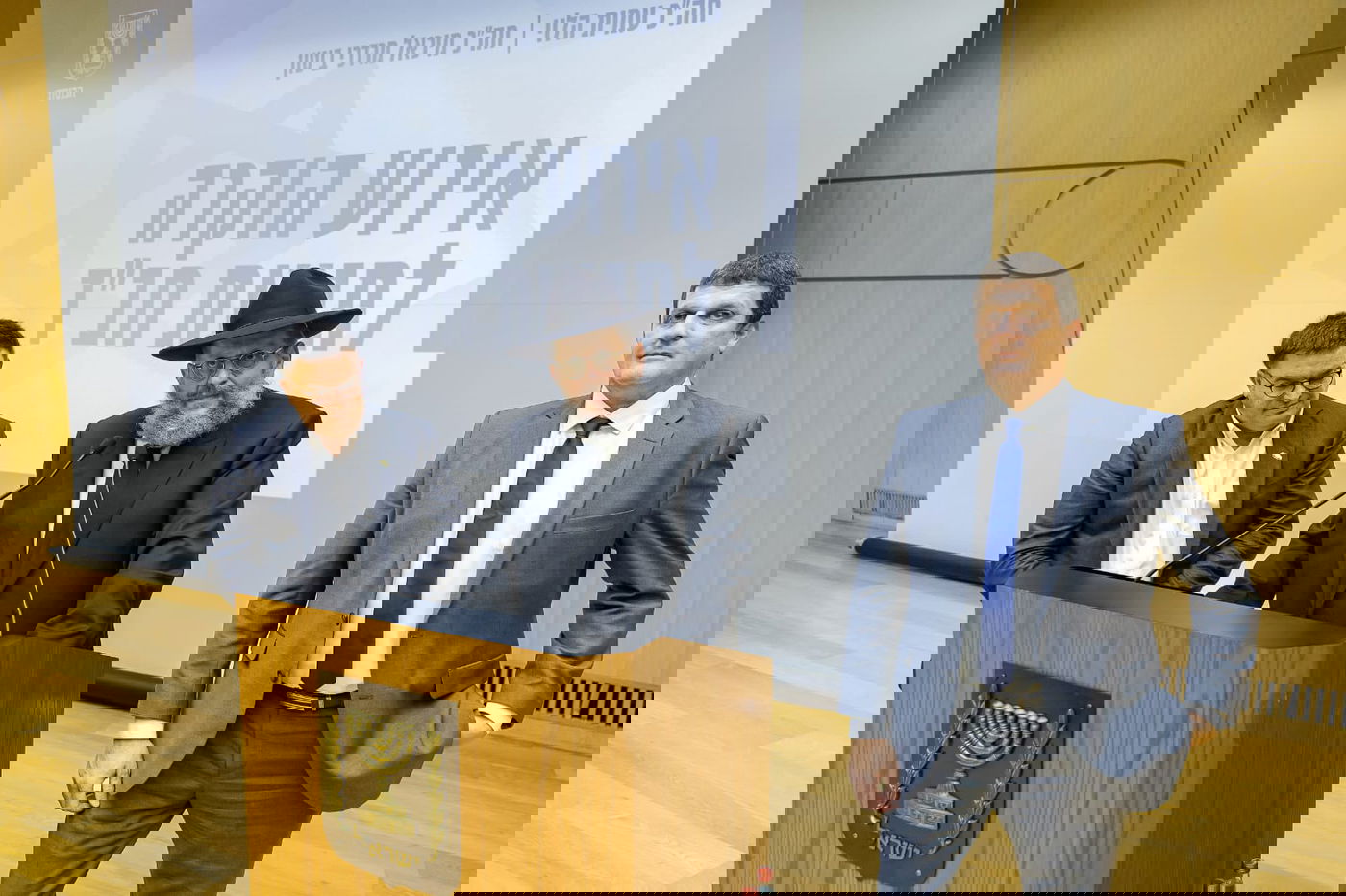 בצל הסערה: הקואליציה והאופוזיציה שילבו כוחות