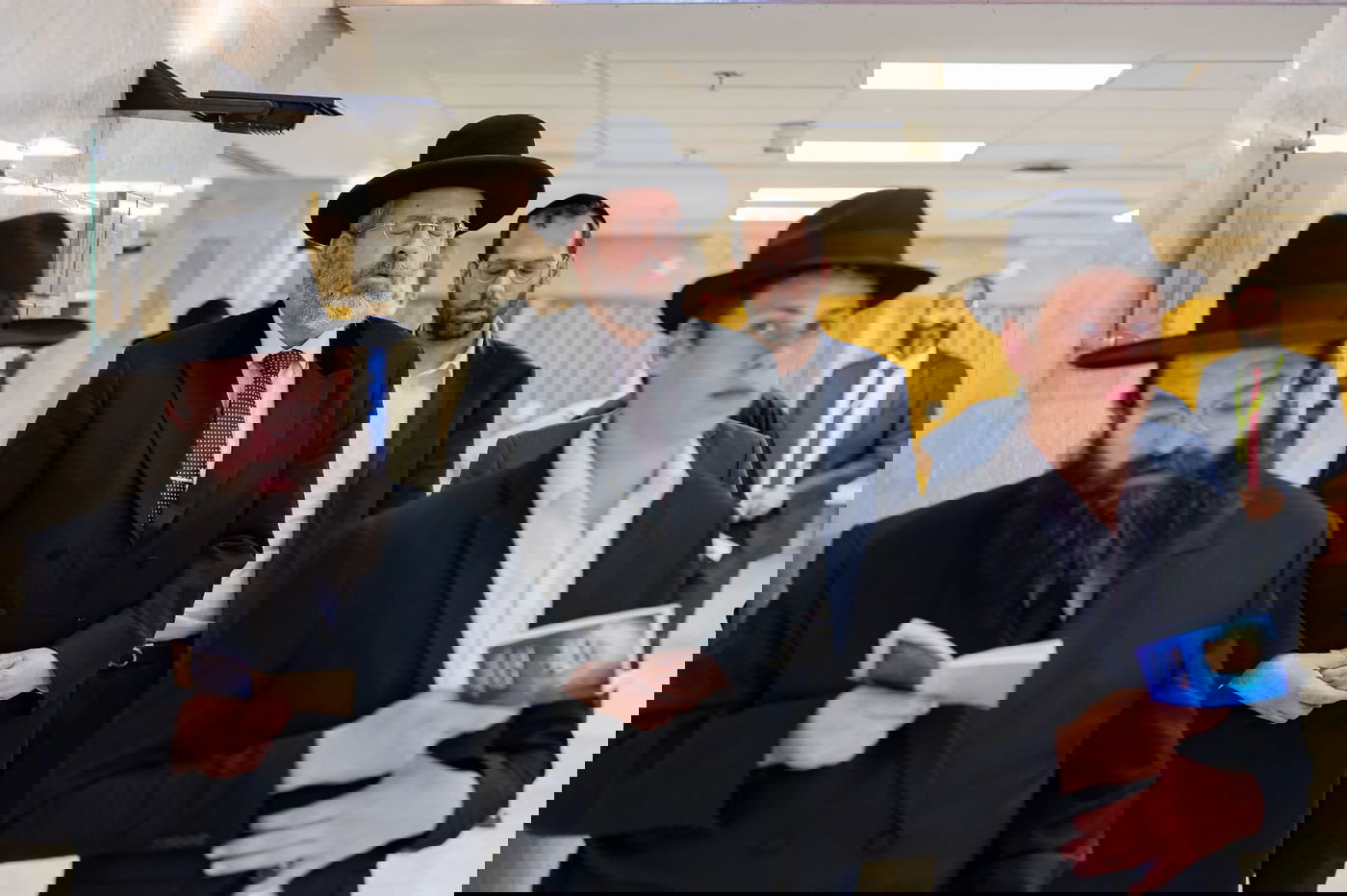 בצל הסערה: הקואליציה והאופוזיציה שילבו כוחות