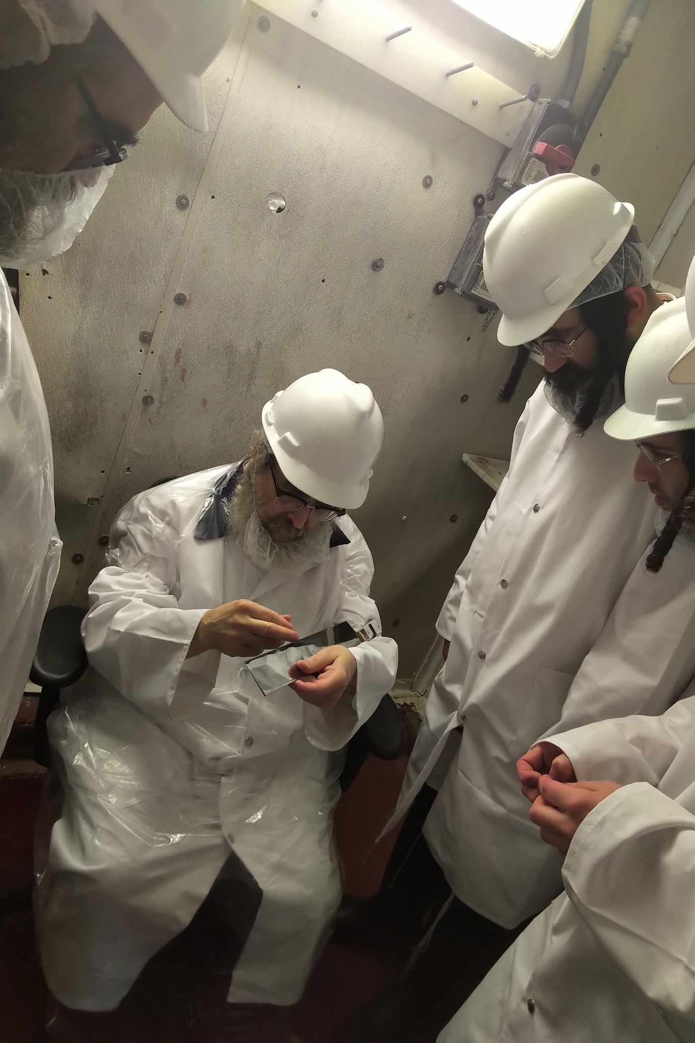 האדמו"ר מסאטמר ביקר במשחטה בפאסטוויל איווה | תיעוד