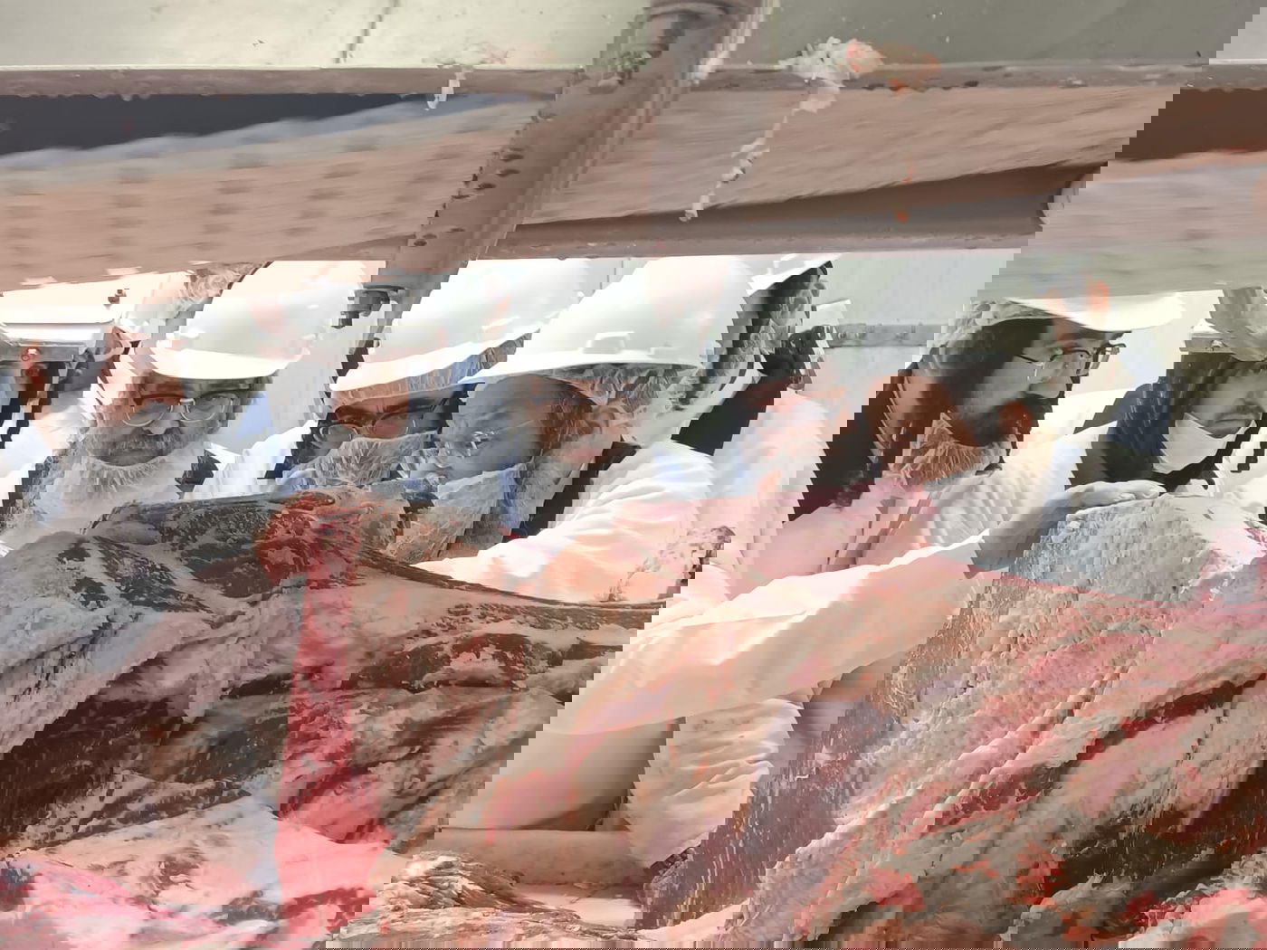 האדמו"ר מסאטמר ביקר במשחטה בפאסטוויל איווה | תיעוד