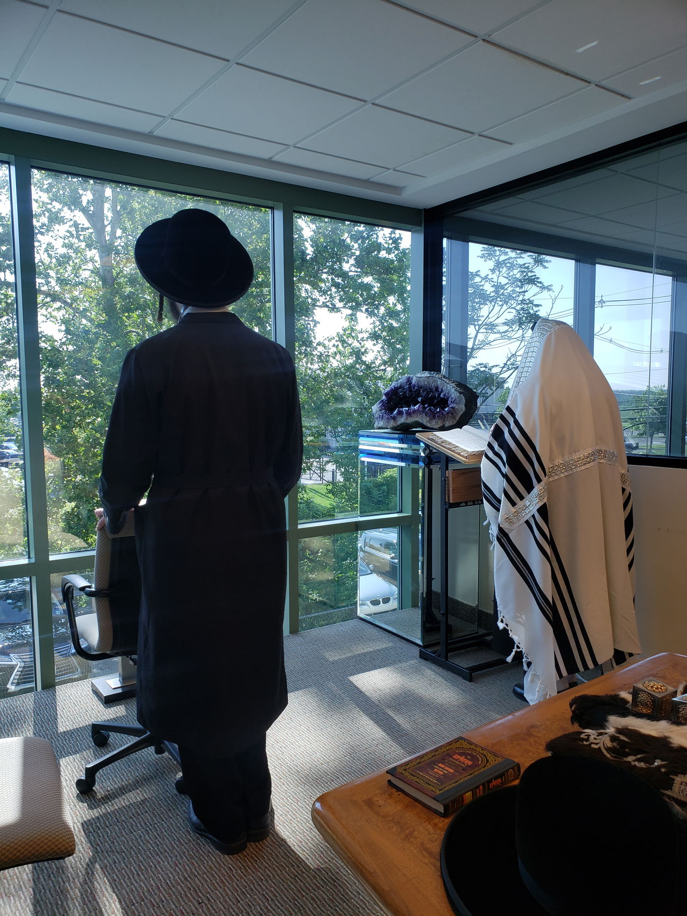 האדמו"ר מסאטמר ביקר במשחטה בפאסטוויל איווה | תיעוד