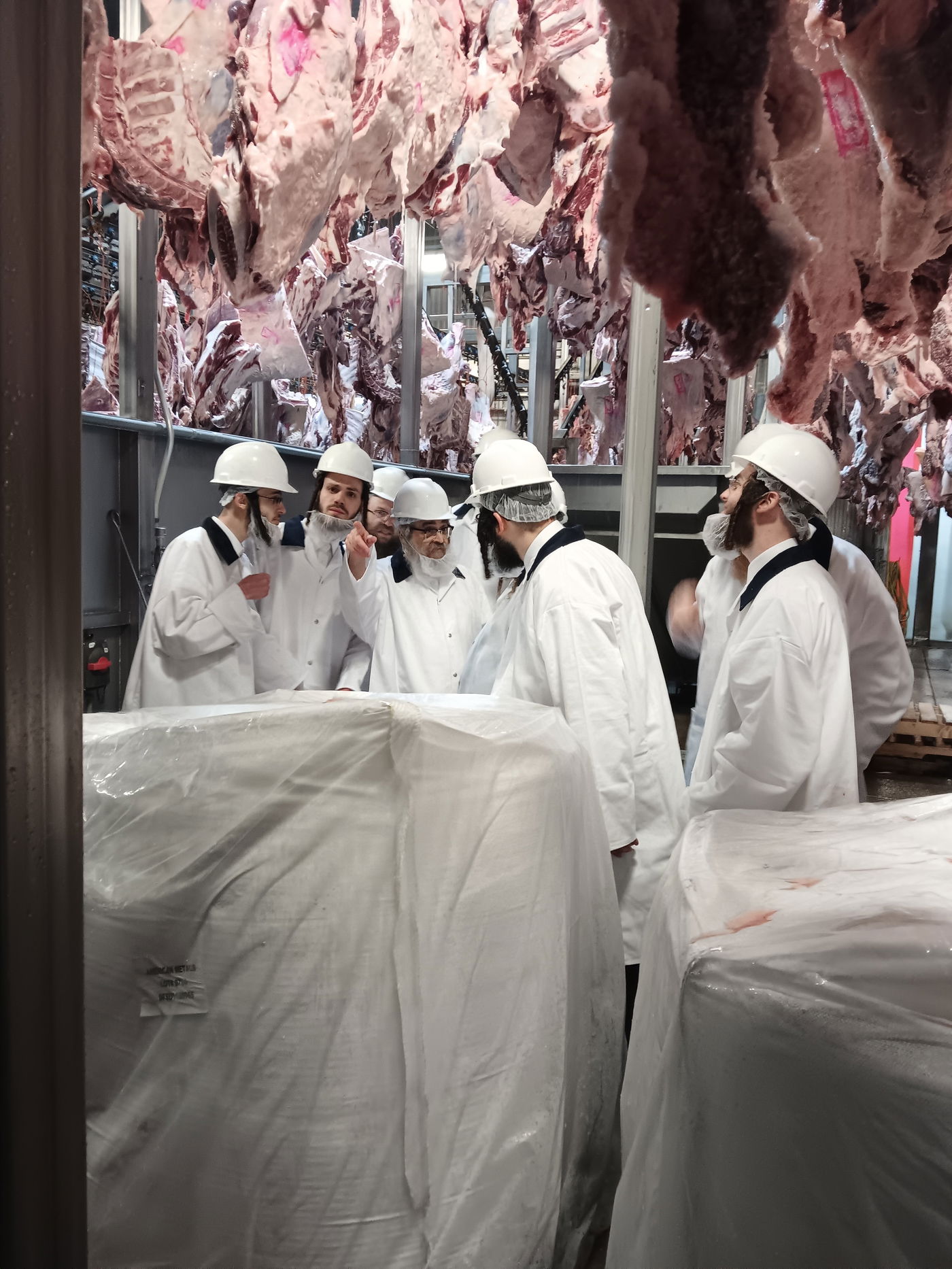 האדמו"ר מסאטמר ביקר במשחטה בפאסטוויל איווה | תיעוד