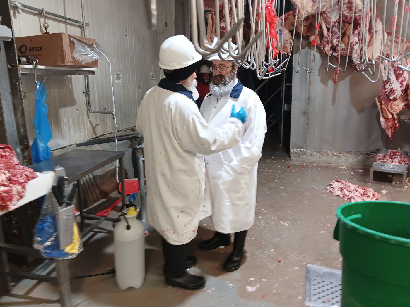 האדמו"ר מסאטמר ביקר במשחטה בפאסטוויל איווה | תיעוד