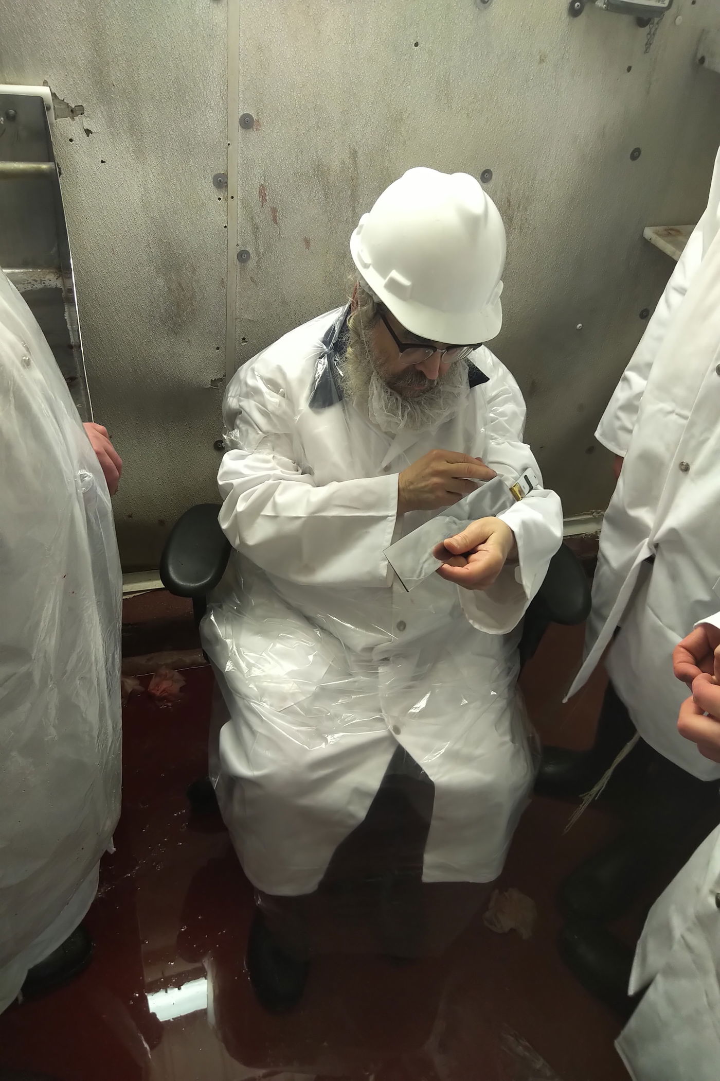 האדמו"ר מסאטמר ביקר במשחטה בפאסטוויל איווה | תיעוד