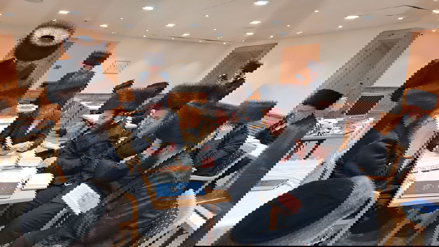 האדמו"ר מפיטסבורג נופש בדאבס בשוויץ | תיעוד