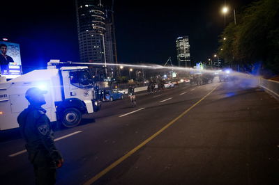 ההפגנה בתל אביב, הערב