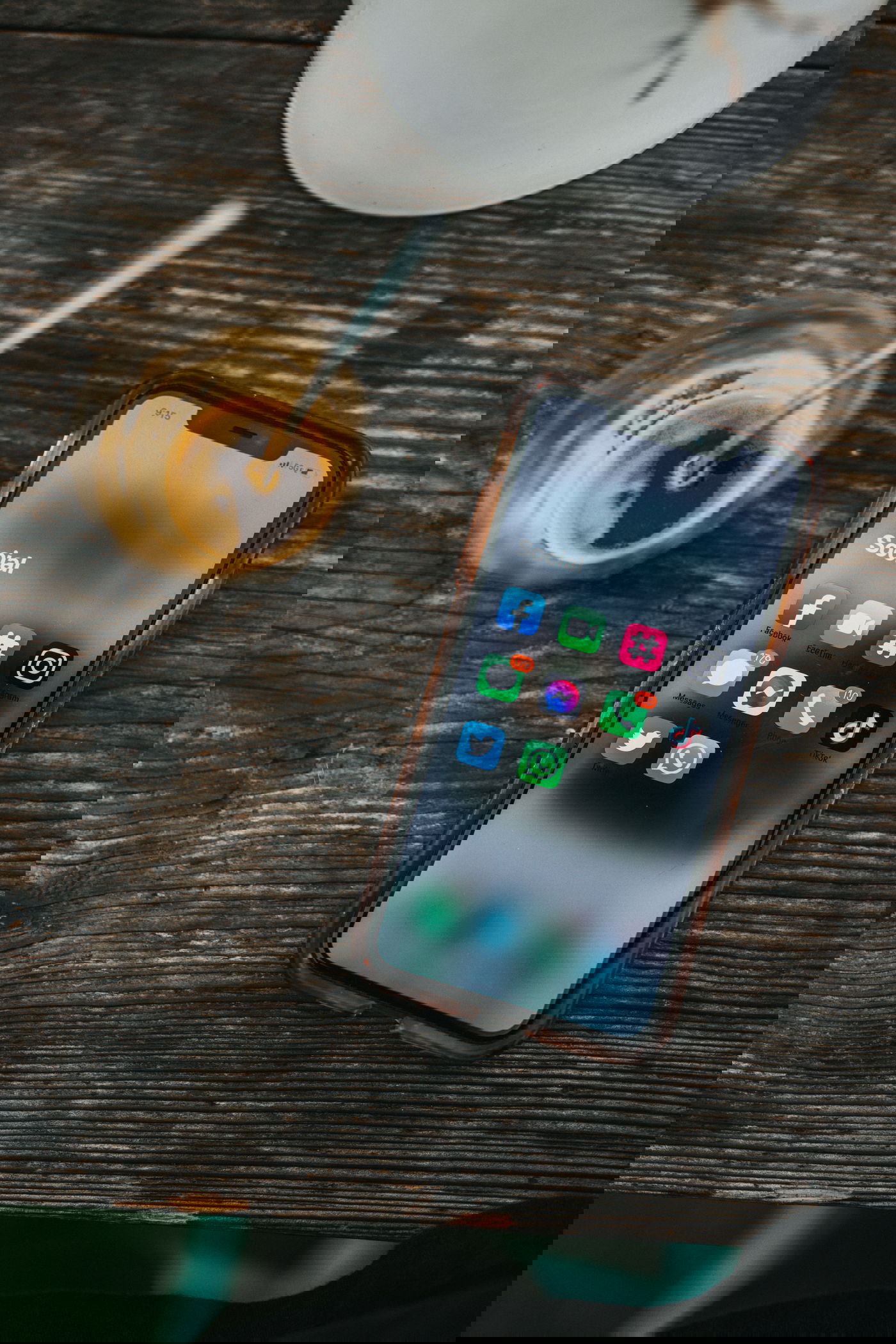 אשת האברך התמכרה ל'וואטסאפ' ולרשתות החברתיות ואיבדה את חייה | סיפור מטלטל