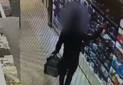 גונב מחנות | ארכיון