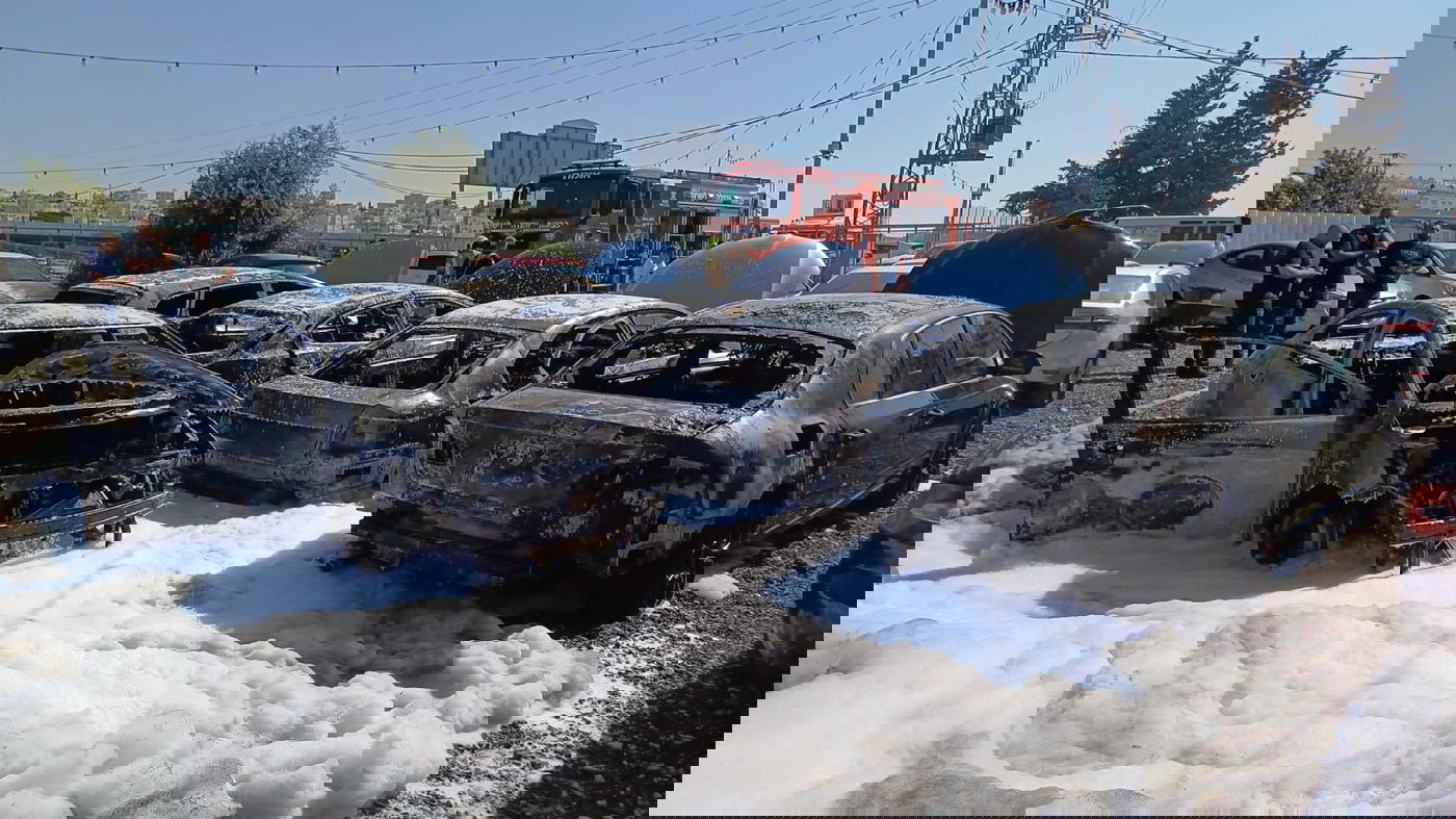 5 רכבים עלו באש במגרש מכוניות בשכונת בית חנינה | תיעוד