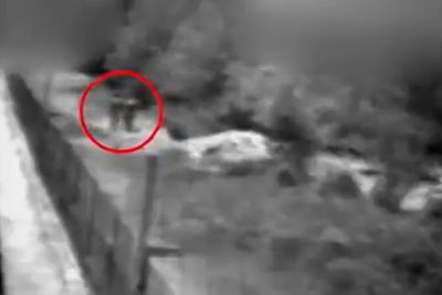 צה"ל מאשר וחושף תיעוד: כך שלושה מחבלי "חיזבאללה" הורחקו מגבול לבנון • צפו