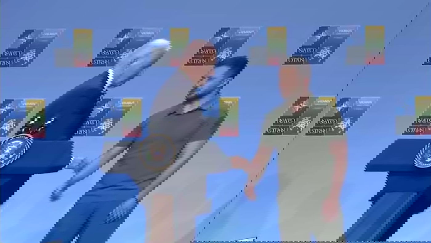 הנשיא ביידן וזלנסקי בוועידת נאט"ו