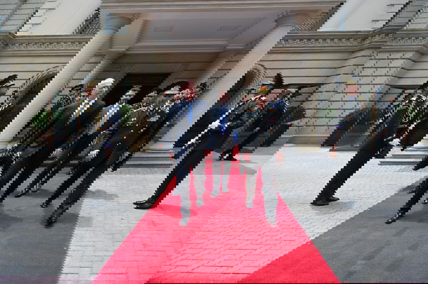 השר גלנט הסביר לגנרל האזרי: "השותפות בינינו חשובה מאוד"