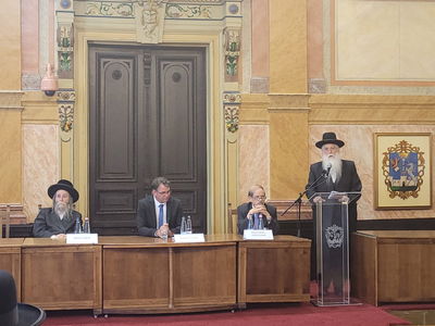 בית הכנסת ההונגרי יחזור לחסידות? האדמו"ר והשר נפגשו
