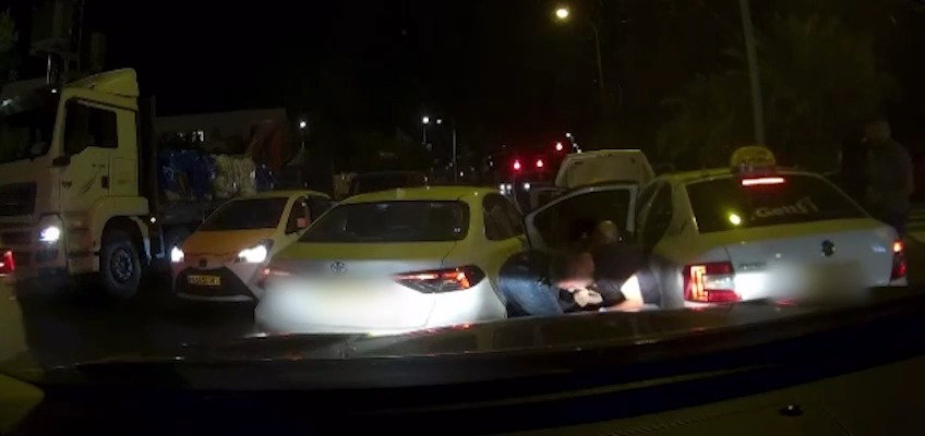 מעצר החשודים על ידי השוטרים