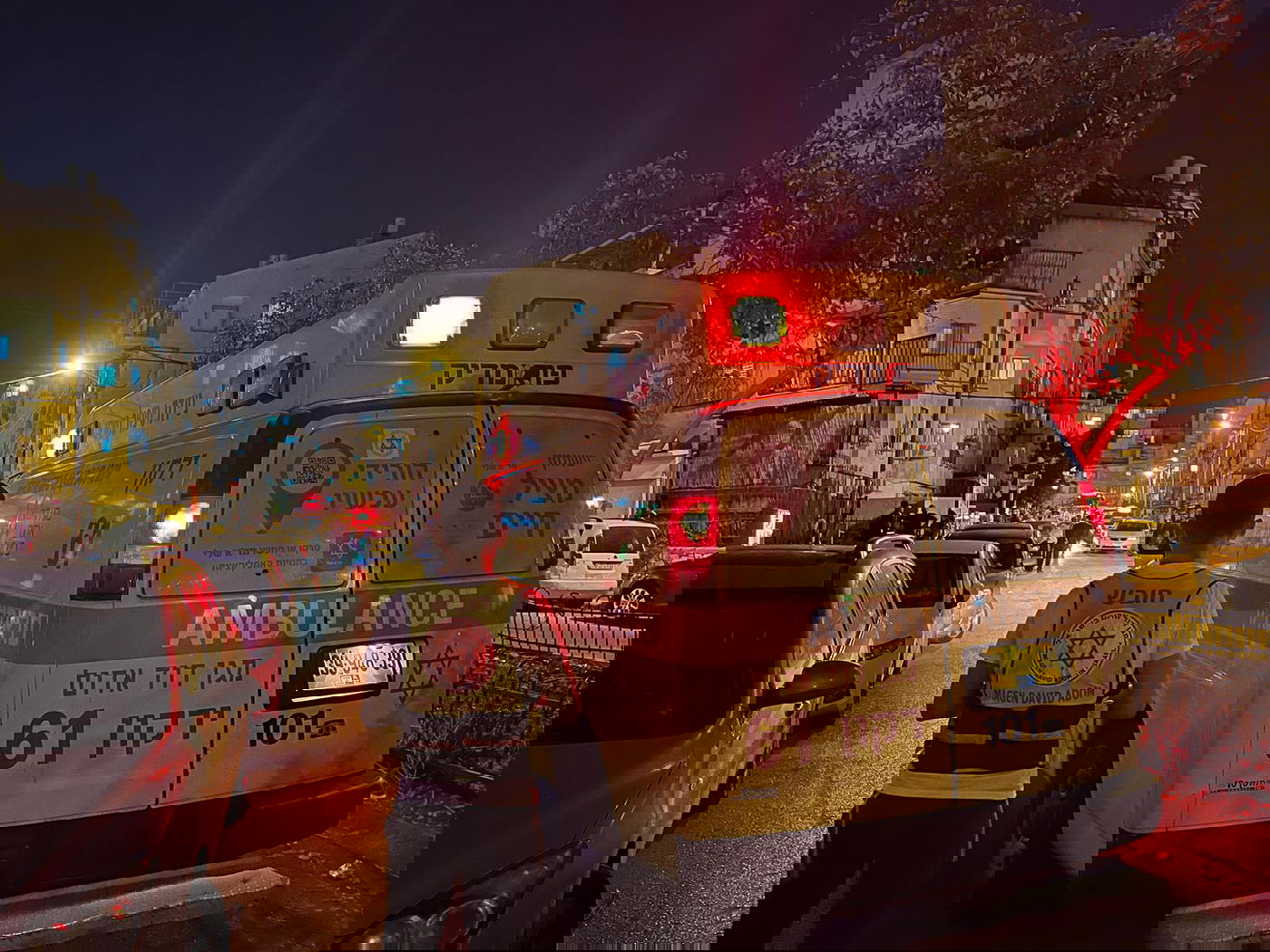 כוחות הצלה בזירת השריפה, הערב