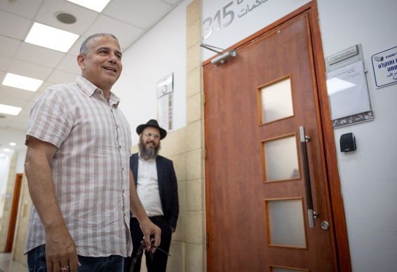 מגל בבית המשפט, היום