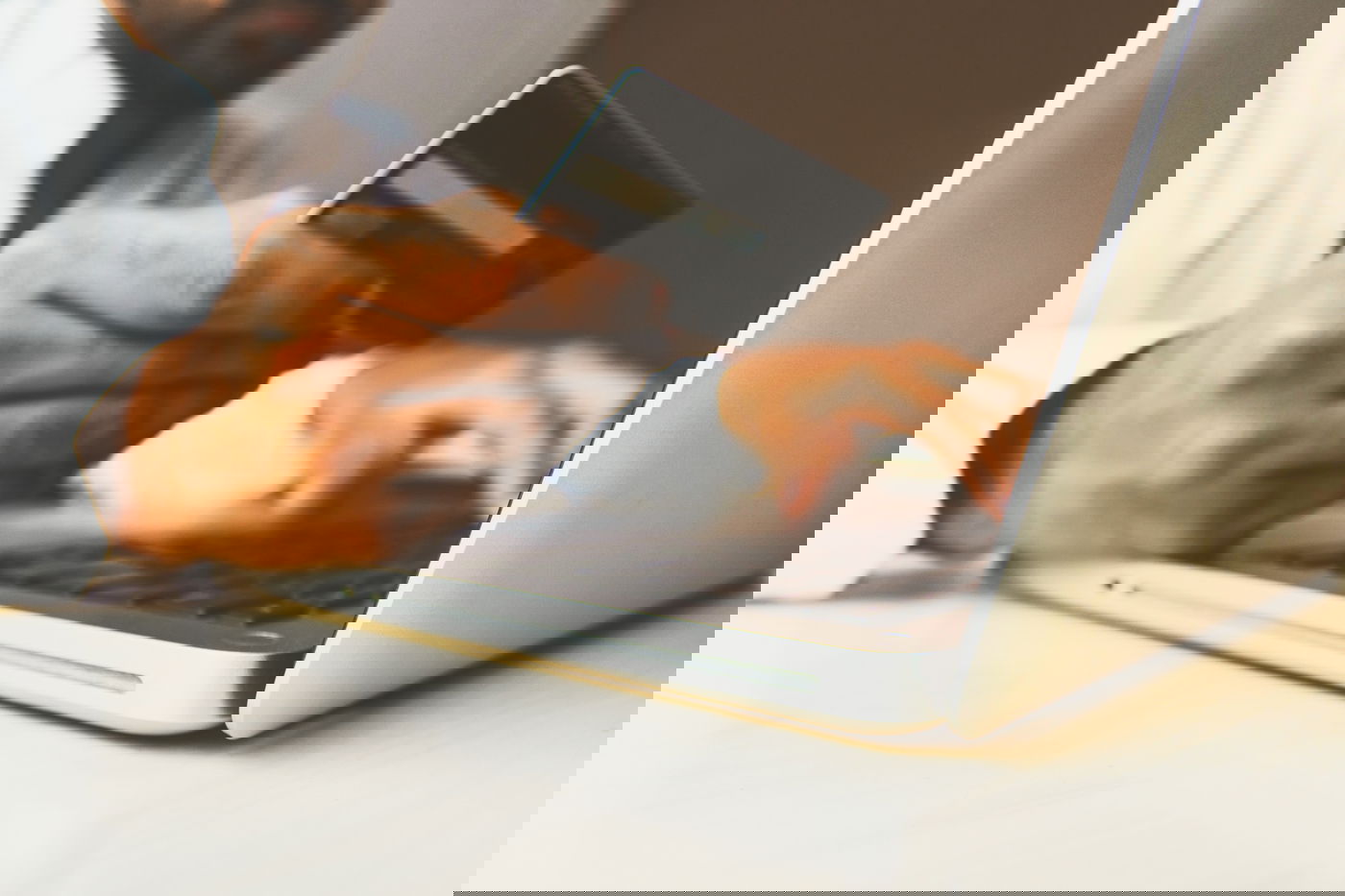 כ-14% מהחרדים עושים קניות באינטרנט - בשעות העבודה 