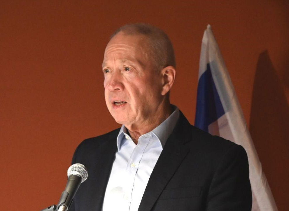 השר גלנט נגד הסרבנים: "מותר להפגין, אסור לפגוע בשם דעה פוליטית כזו או אחרת בצה"ל"