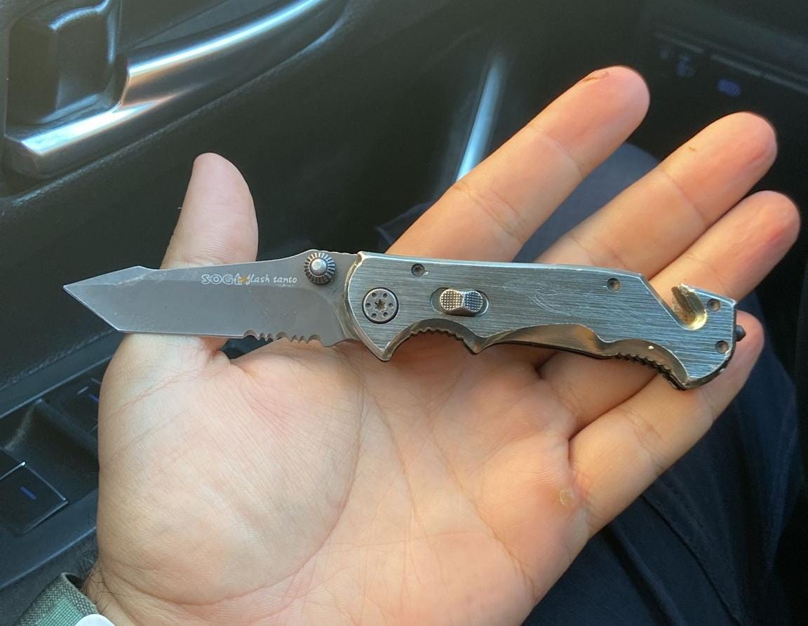 הסכין שהחביא החשוד ונתפסה על ידי השוטרים