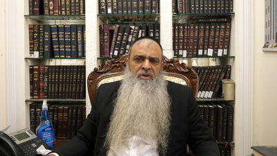 הרב רפאל זר בפינה לפרשת דברים • צפו