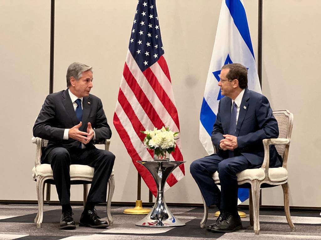 מזכיר המדינה האמריקאי והנשיא הרצוג, הלילה