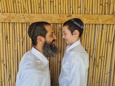 רועי ולוי יצחק לביא בגרסה ווקאלית: "אלי אתה ואודך"