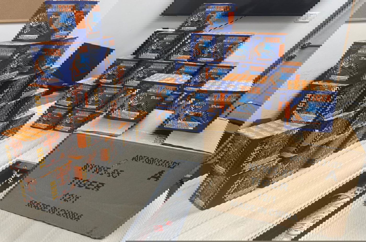 באו לסגור עסקה למכירת זיקוקים ונתפסו על חם | צפו