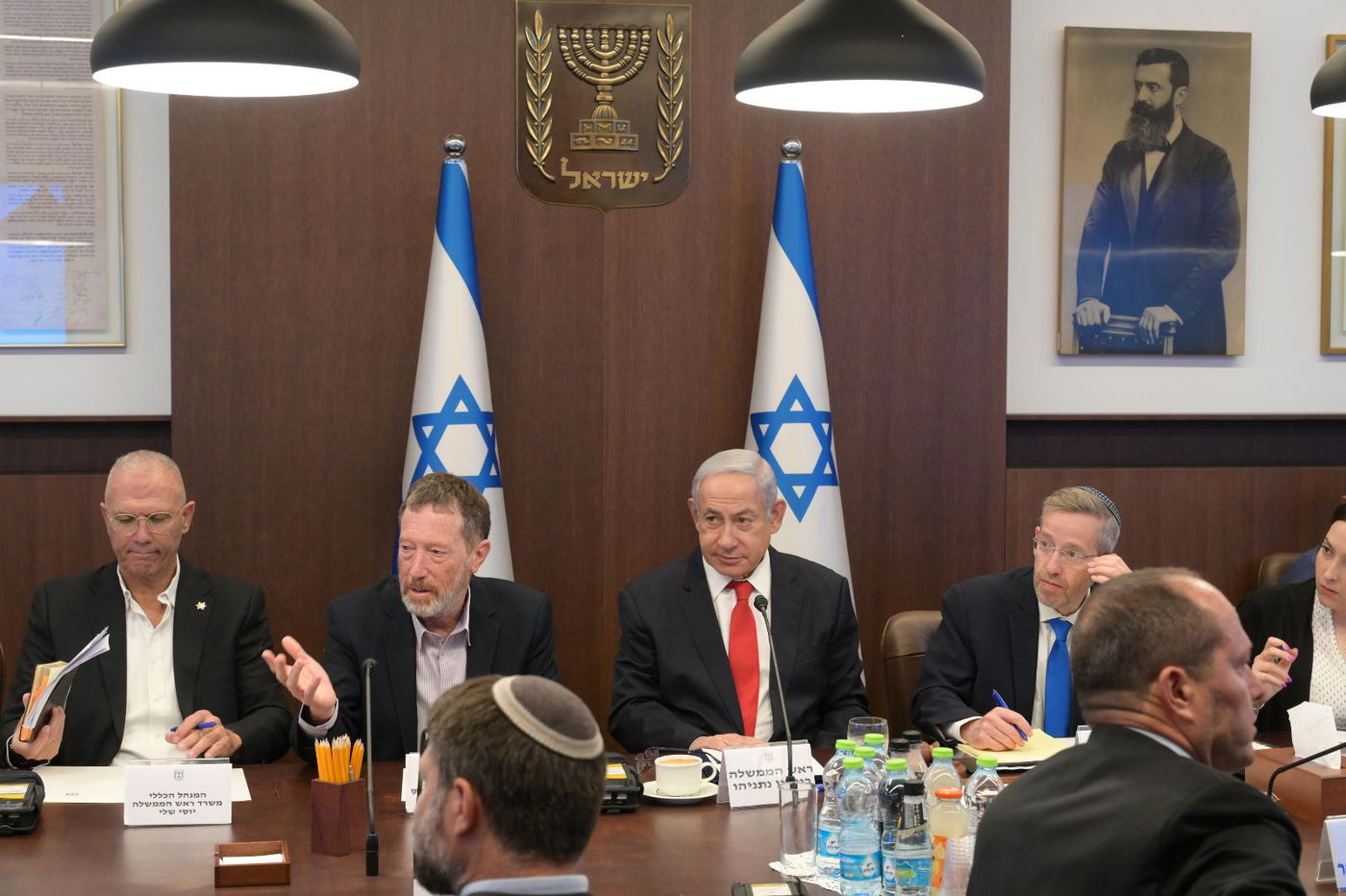 הוועדה שהתכנסה היום