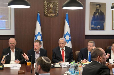 הוועדה שהתכנסה היום