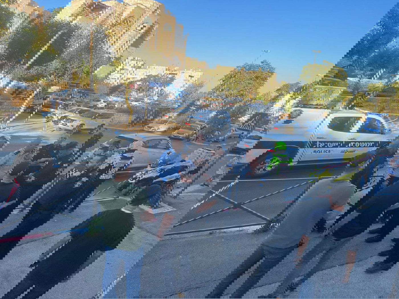 פצוע קשה מדקירה בירושלים, מצוד אחר חשודים שנמלטו