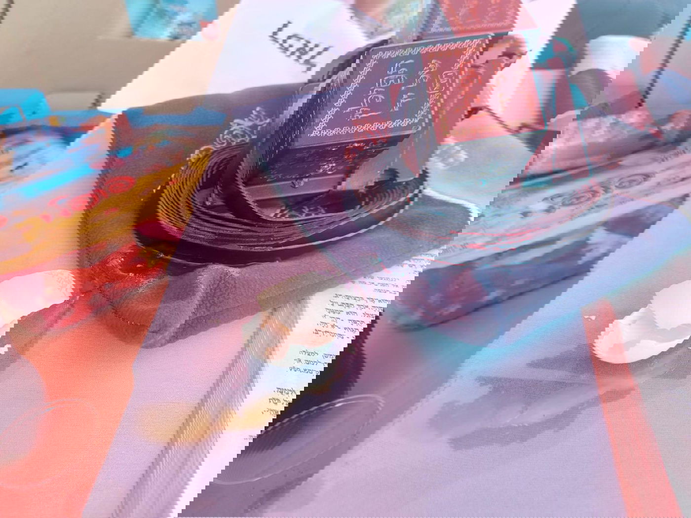 תוצאות ההסתה: יידה ביצה מתוך רכב חולף על התפילין