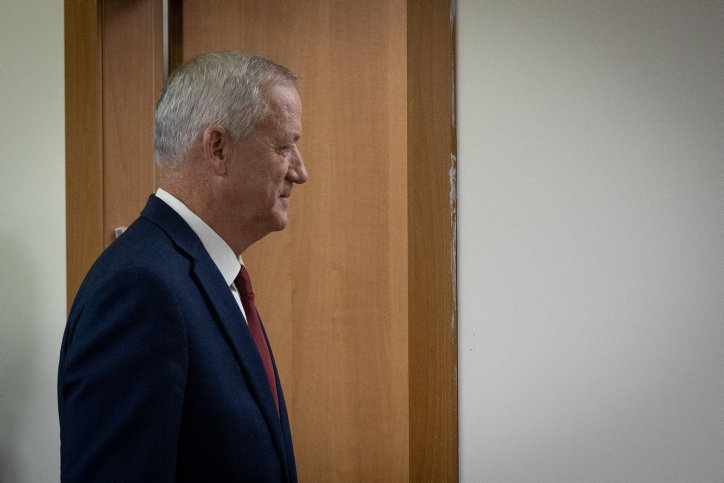 סקר: המגמה משתנה שוב - גנץ חוזר להוביל במספר המנדטים