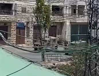לוחם נפצע מרסיסים של מטען; לוחמים נפצעו מיידויי אבנים