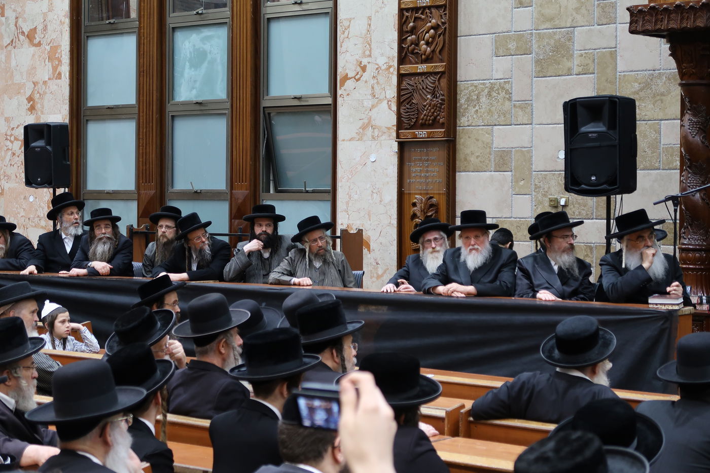 דרמה בעדה החרדית: הראב"ד הוכתר לגאב"ד הבד"ץ, במהלך הספד בבית המדרש דושינסקיא