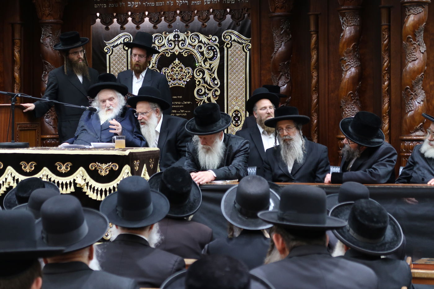 דרמה בעדה החרדית: הראב"ד הוכתר לגאב"ד הבד"ץ, במהלך הספד בבית המדרש דושינסקיא