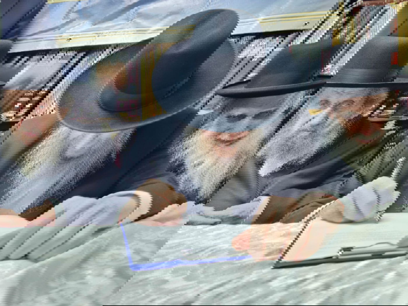 גדולי ישראל בכינוס השנתי למען ילדי ישראל והפגישה בין המשגיח לראש הישיבה