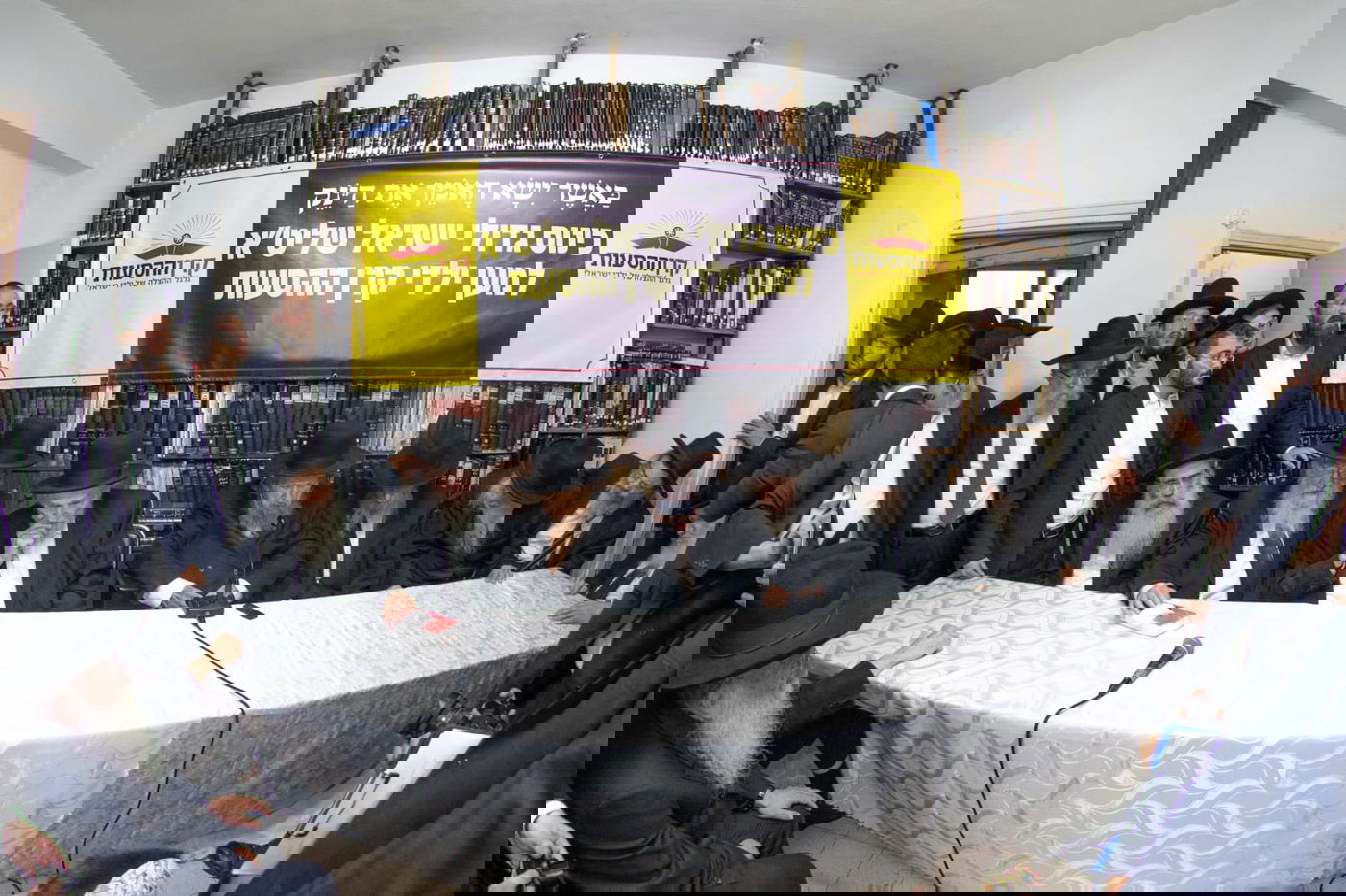 גדולי ישראל בכינוס השנתי למען ילדי ישראל והפגישה בין המשגיח לראש הישיבה