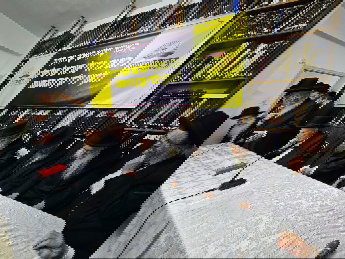 גדולי ישראל בכינוס השנתי למען ילדי ישראל והפגישה בין המשגיח לראש הישיבה