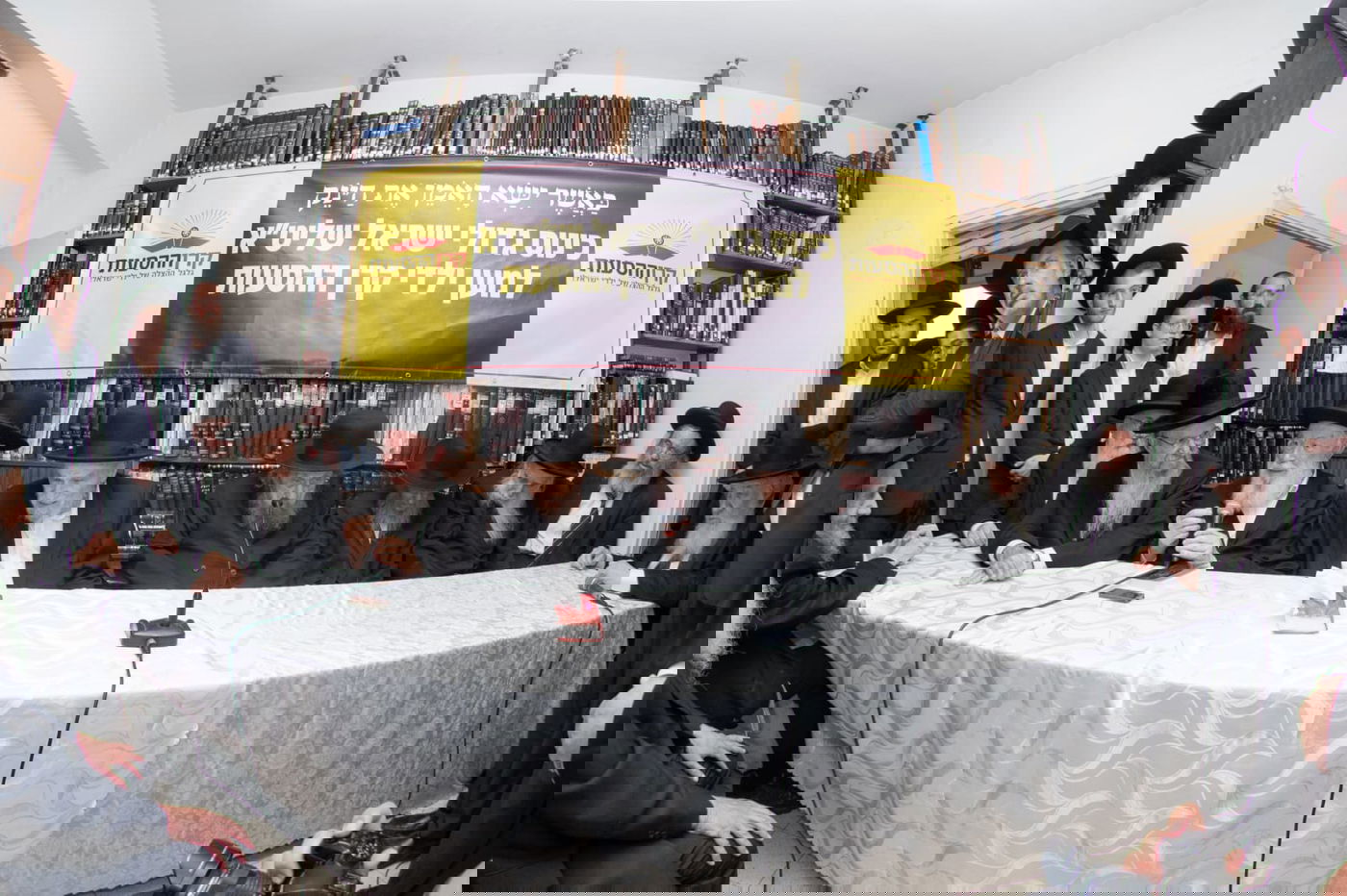 גדולי ישראל בכינוס השנתי למען ילדי ישראל והפגישה בין המשגיח לראש הישיבה