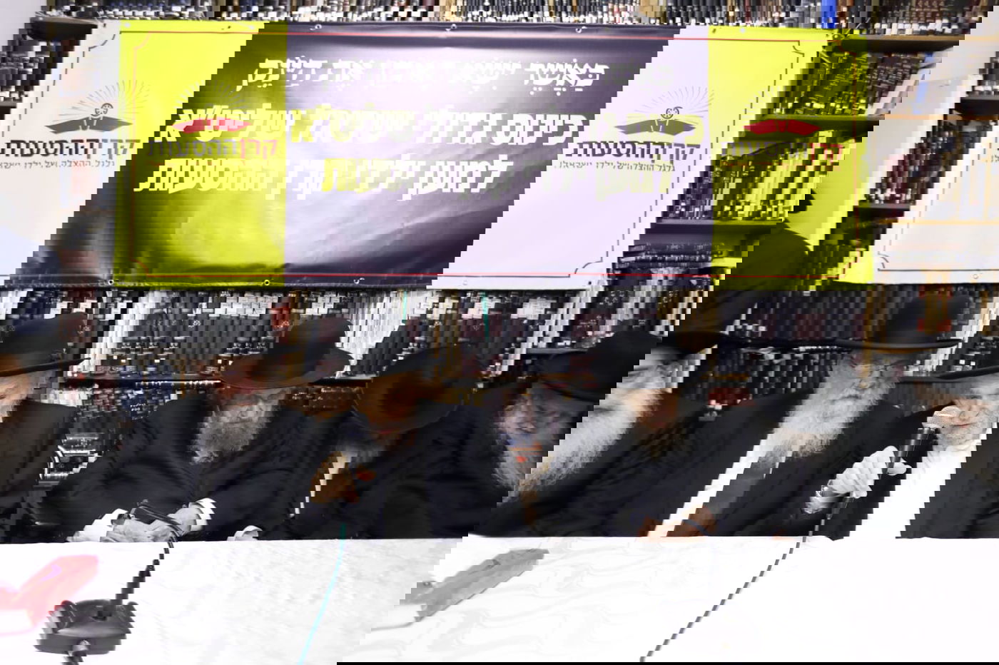 גדולי ישראל בכינוס השנתי למען ילדי ישראל והפגישה בין המשגיח לראש הישיבה