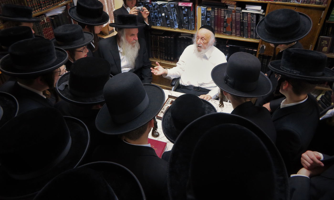 "תמסור לרבי שנהנתי מהם" | צפו בבחורים החסידים נבחנים אצל ראש הישיבה הגרב"ד פוברסקי