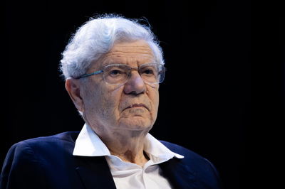 הצטרף לשני צווי ביניים. אהרון ברק