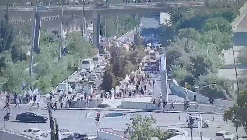 ההתפרעויות מחוץ לכנסת וחסימת כביש בגין
