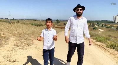 פנחס צינמן ובנו אברהם בביצוע ווקאלי לתשעת הימים: "שיבנה בית המקדש"