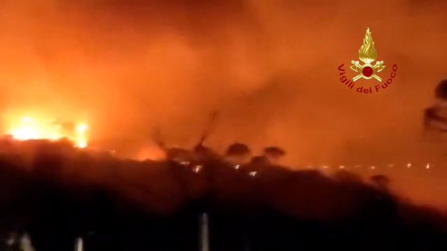 כיבוי השריפות על ידי הכוחות האיטלקיים
