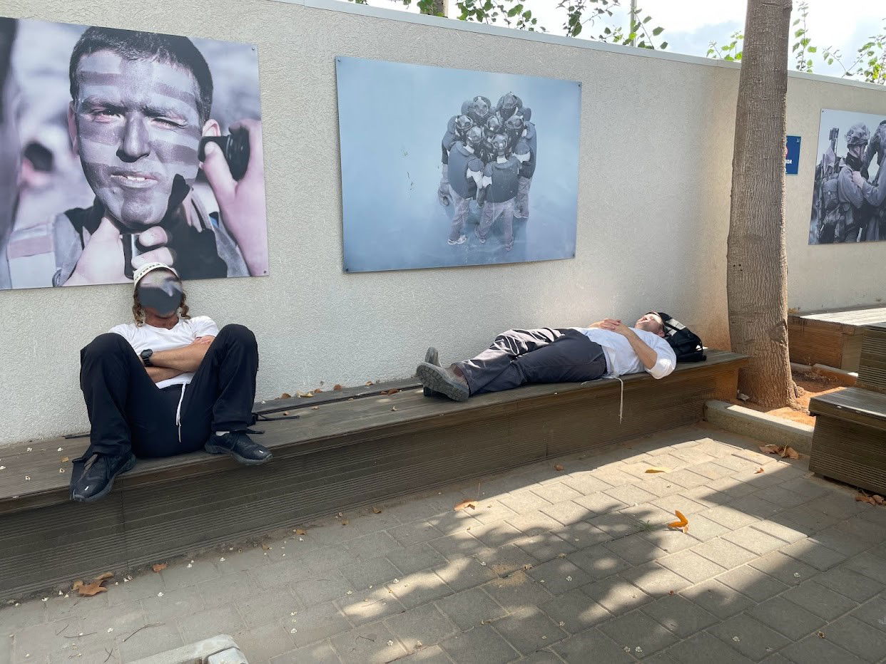 ממתינים וממתינים בבסיס תל השומר