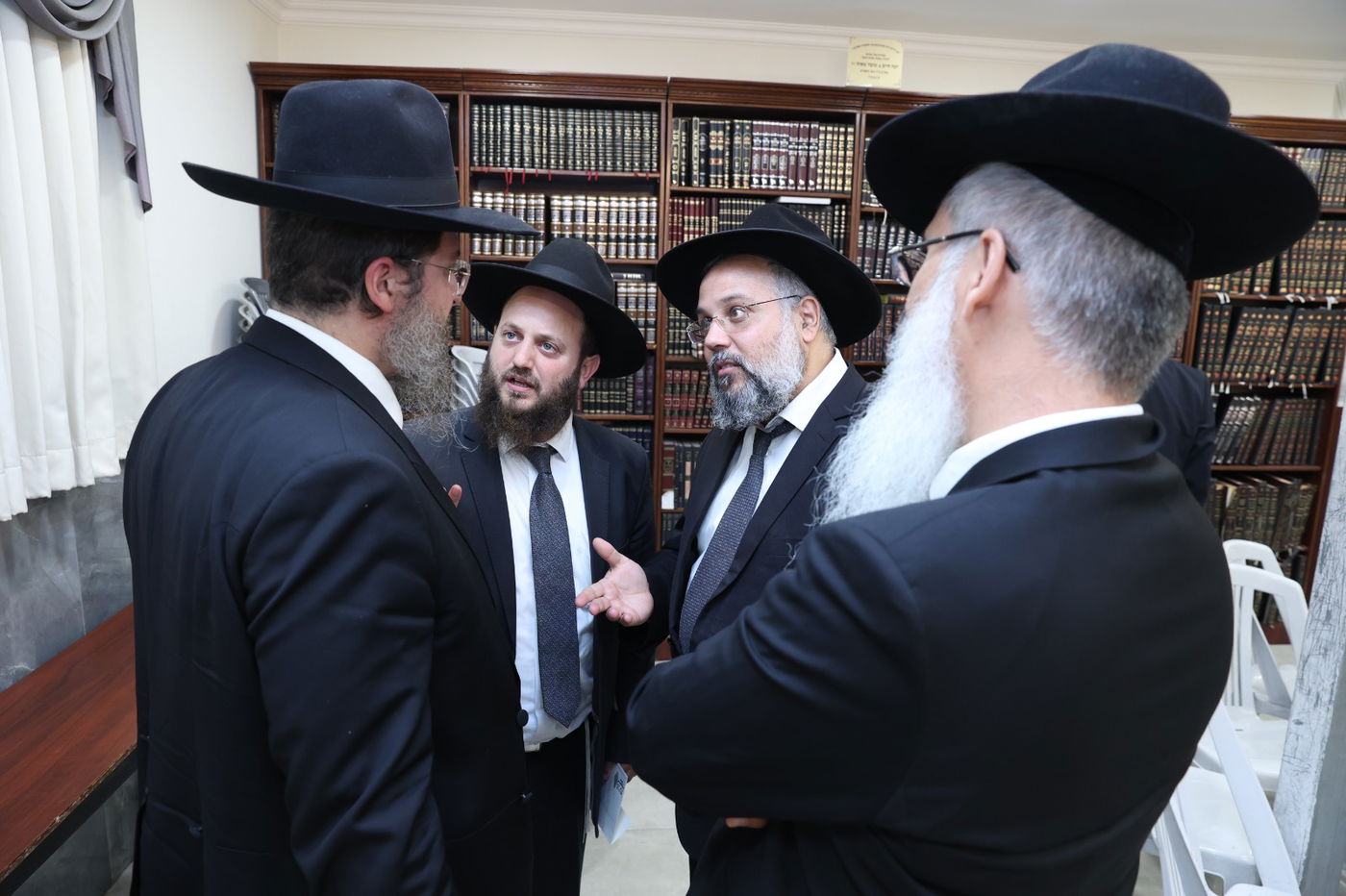 הגר"מ צדקה בכאב: "לא נעים שבן תורה הולך עם מכנס צר"