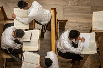 תלמידי ישיבה בלימודם, היום