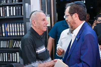 הרצוג, הלילה