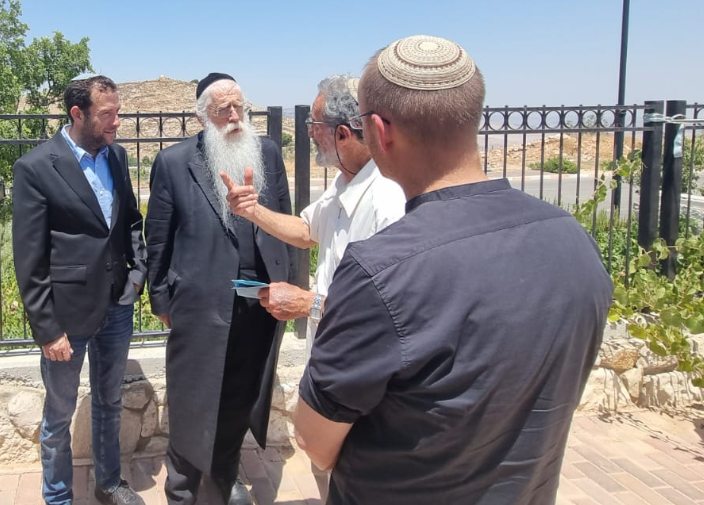 השר פרוש בשומרון